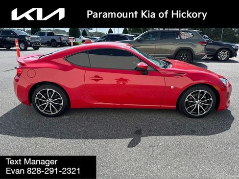 Used 2017 Toyota 86 RWD image 7