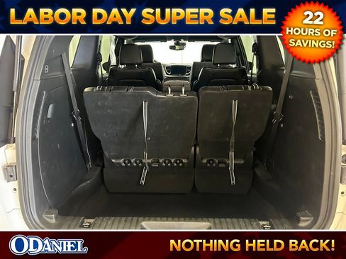 Used 2025 Chrysler Pacifica Select FWD image 7