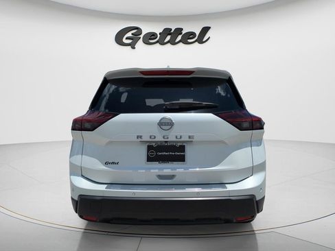Certified 2025 Nissan Rogue SV w/ SV Premium Package FWD image 6