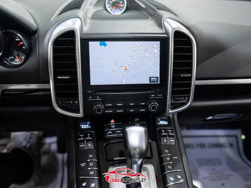 Used 2017 Porsche Cayenne Platinum Edition w/ Premium Package (PJV) image 31