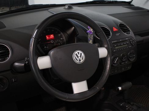 Used 2007 Volkswagen Beetle Triple White Edition FWD image 8
