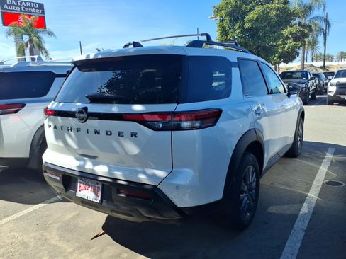 New 2026 Nissan Pathfinder SV image 6