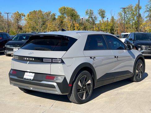 New 2026 Hyundai Ioniq 5 SE image 11