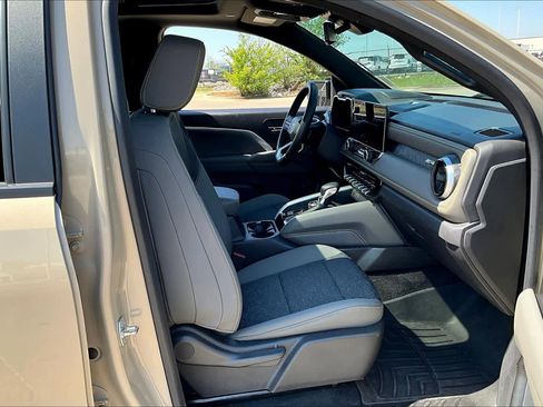 Used 2024 Chevrolet Colorado ZR2 w/ Technology Package image 8