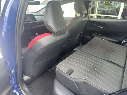 Used 2025 Toyota Prius Plug-In Hybrid image 7