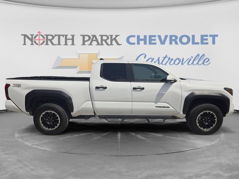 Used 2025 Toyota Tacoma TRD Off-Road w/ TRD Off Road Upgrade Package AWD/4WD image 2
