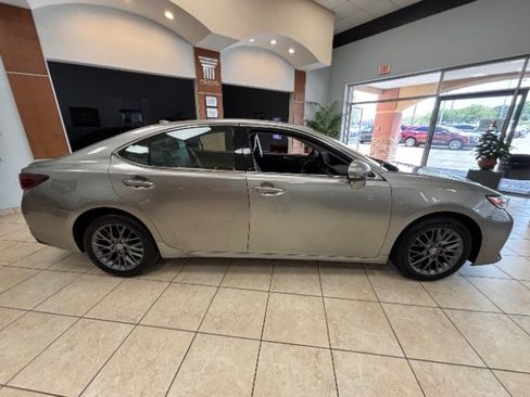 Used 2018 Lexus ES 350 w/ Premier Package FWD image 9
