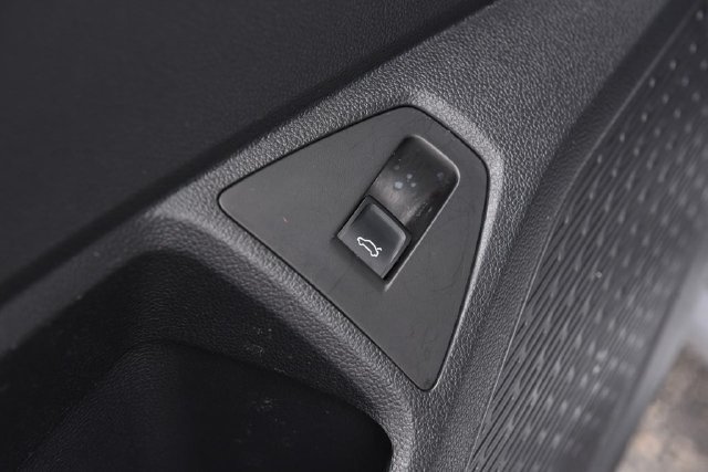 Used 2025 Volkswagen Jetta SE FWD image 9