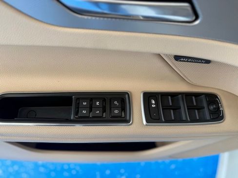 Used 2020 Jaguar XF Premium image 18