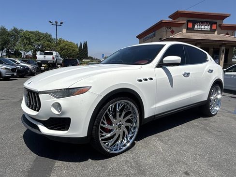 Used 2017 Maserati Levante AWD/4WD image 4