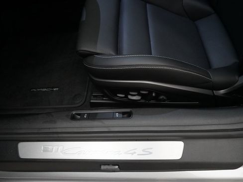 Used 2022 Porsche 911 Carrera 4S image 17