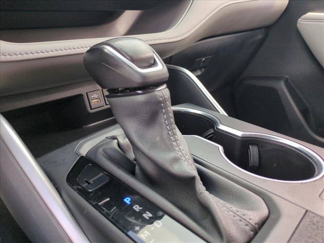 Used 2024 Toyota Highlander LE FWD image 12