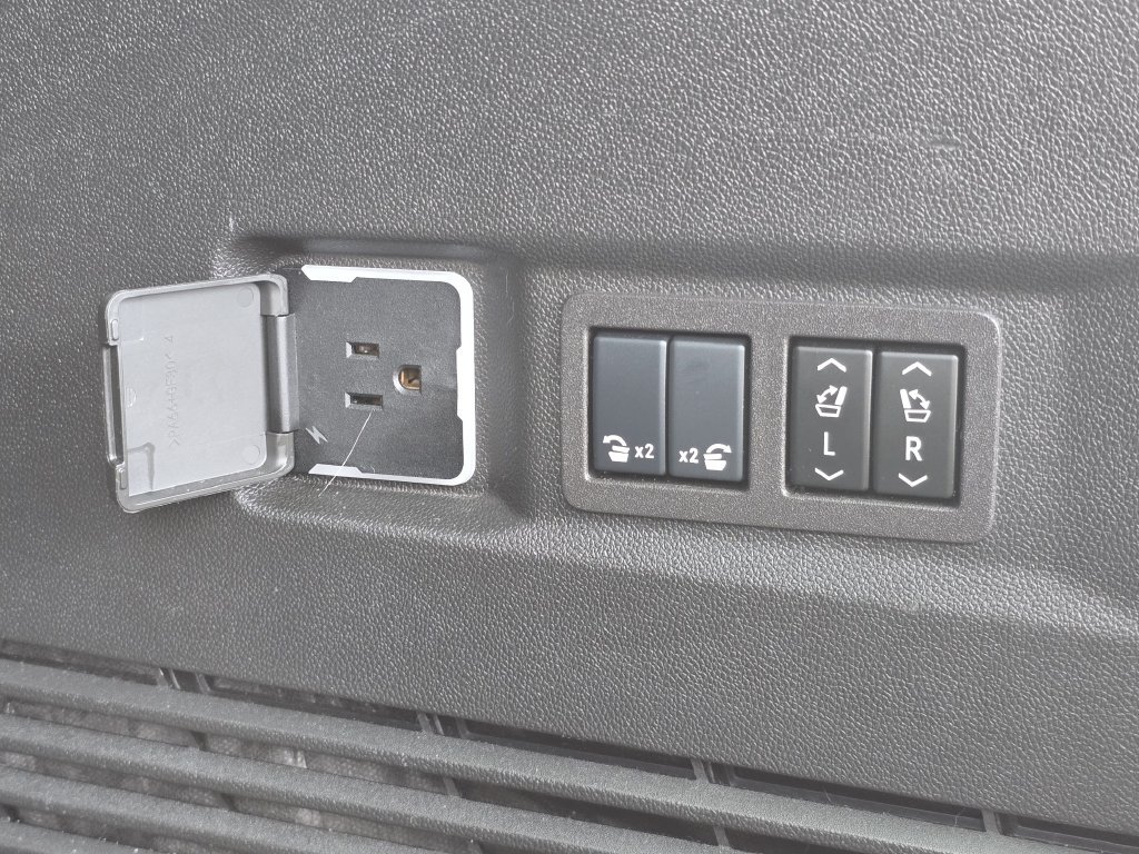 Certified 2024 Chevrolet Tahoe Premier RWD image 15