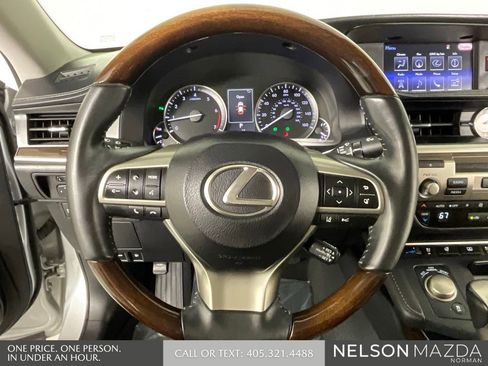 Used 2016 Lexus ES 350 w/ Luxury Package w/Wood Trim FWD image 41