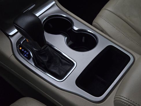 Used 2018 Jeep Grand Cherokee Limited RWD image 23