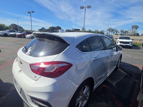 Used 2017 Chevrolet Cruze LT w/ Convenience Package image 3