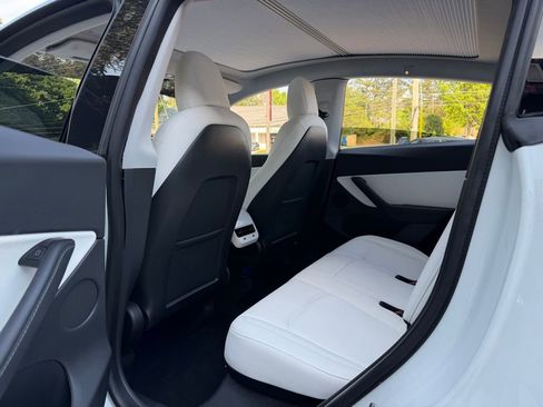 Used 2021 Tesla Model Y Long Range image 30