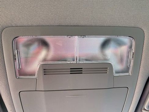 Used 2013 Toyota Camry XLE image 23