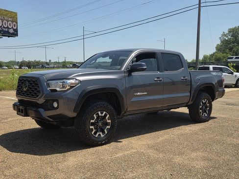 Used 2021 Toyota Tacoma TRD Off-Road w/ Technology Package AWD/4WD image 7