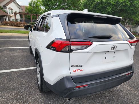 Used 2023 Toyota RAV4 LE AWD/4WD image 5