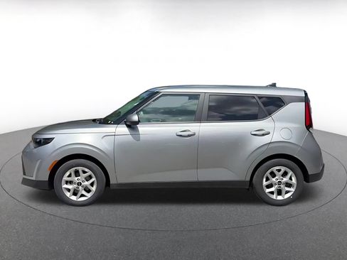 Used 2025 Kia Soul LX w/ LX Technology Package FWD image 8