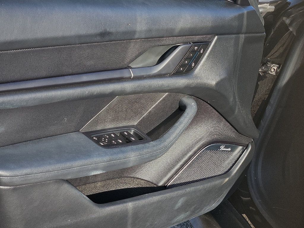 Used 2022 Porsche Taycan RWD image 19