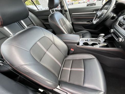 Used 2023 Nissan Altima 2.5 SR image 14