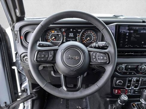 Used 2026 Jeep Wrangler Unlimited Rubicon AWD/4WD image 12