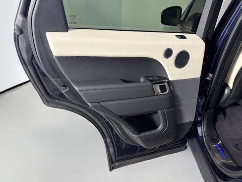 Used 2019 Land Rover Range Rover Sport HSE image 26