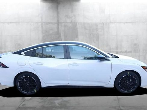New 2026 Nissan Sentra SR FWD image 5