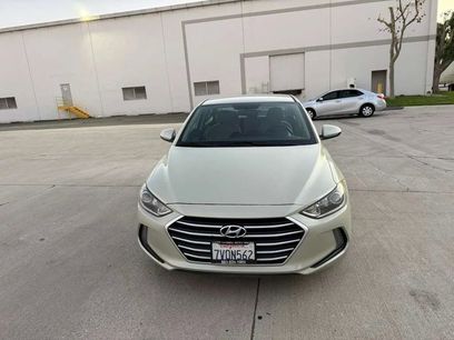 Used 2017 Hyundai Elantra SE w/ SE A/T Tech Package 03