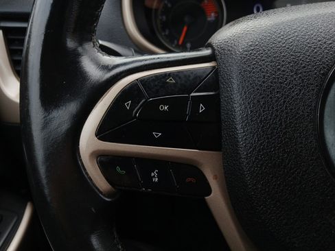 Used 2018 Jeep Cherokee Limited w/ Luxury Group image 18