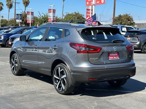 Used 2022 Nissan Rogue Sport SL FWD image 4