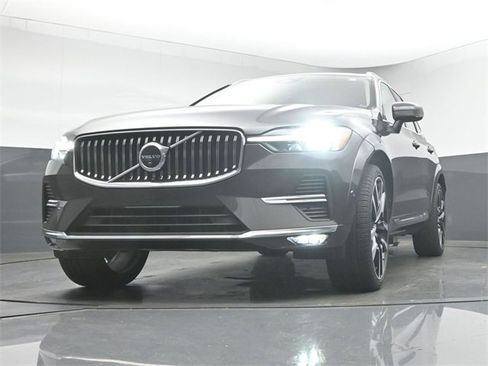 Used 2023 Volvo XC60 B5 Ultimate w/ Protection Package Premier image 39