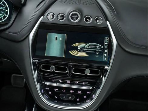 Used 2021 Aston Martin DBX image 25