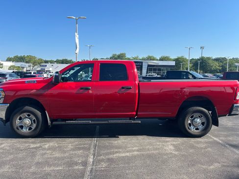 Used 2024 RAM 2500 Tradesman w/ Chrome Appearance Group AWD/4WD image 8