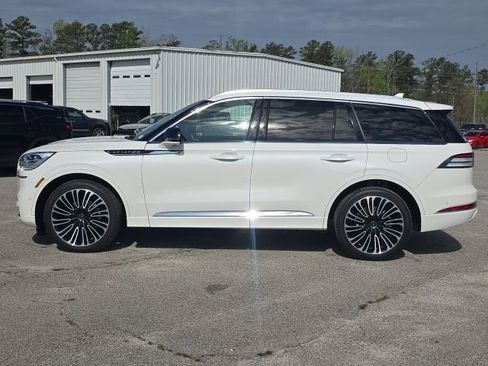 Used 2023 Lincoln Aviator Black Label w/ Dynamic Handling Package image 2