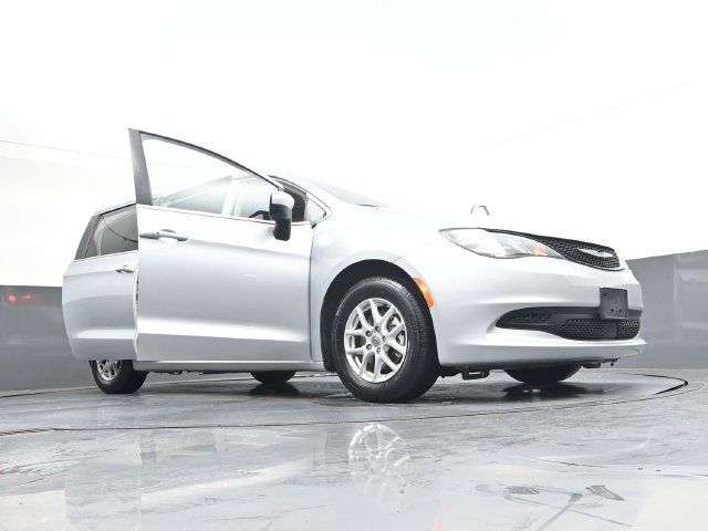 Used 2023 Chrysler Voyager LX FWD image 44