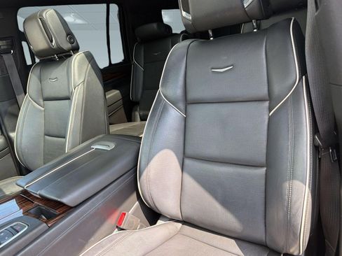 Used 2022 Cadillac Escalade ESV Premium Luxury RWD image 26