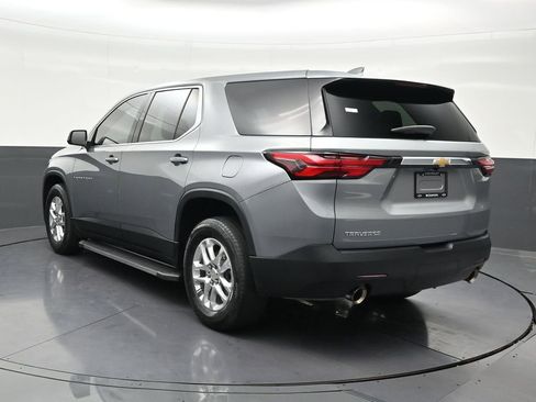 Used 2023 Chevrolet Traverse LS FWD image 3