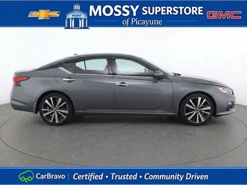 Used 2020 Nissan Altima 2.5 Platinum FWD image 11