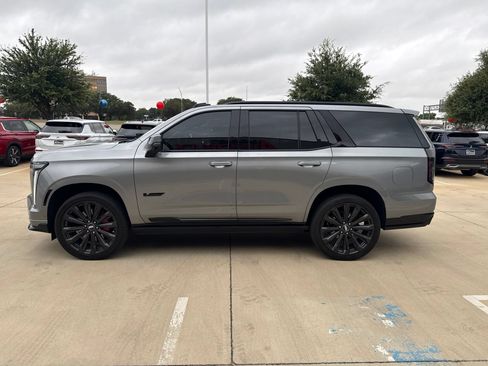 Used 2025 Cadillac Escalade V AWD/4WD image 3