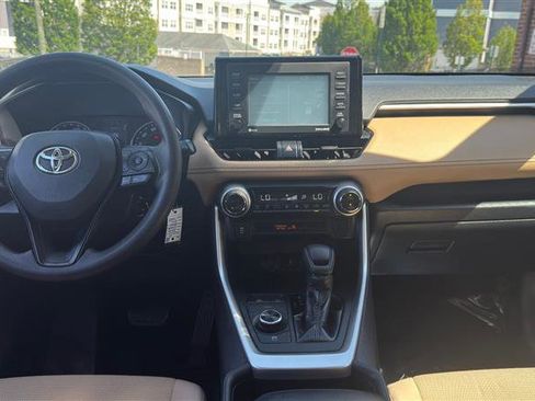 Used 2020 Toyota RAV4 LE AWD/4WD image 23