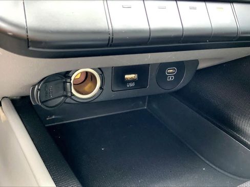 Used 2024 Hyundai Elantra SEL FWD image 30
