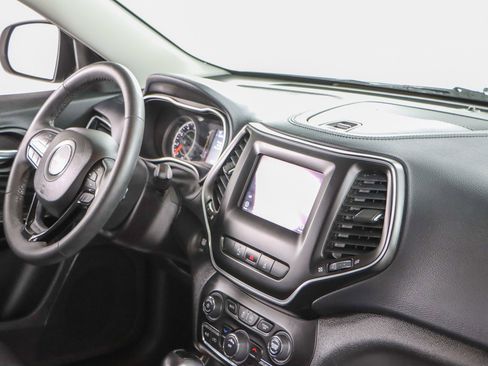 Used 2021 Jeep Cherokee Latitude Plus image 24