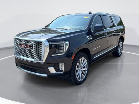 Used 2024 GMC Yukon XL Denali w/ Advanced Technology Package AWD/4WD image 3