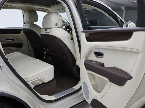 Used 2024 Bentley Bentayga Hybrid V6/LEASE OPTIONS AVAILA image 43