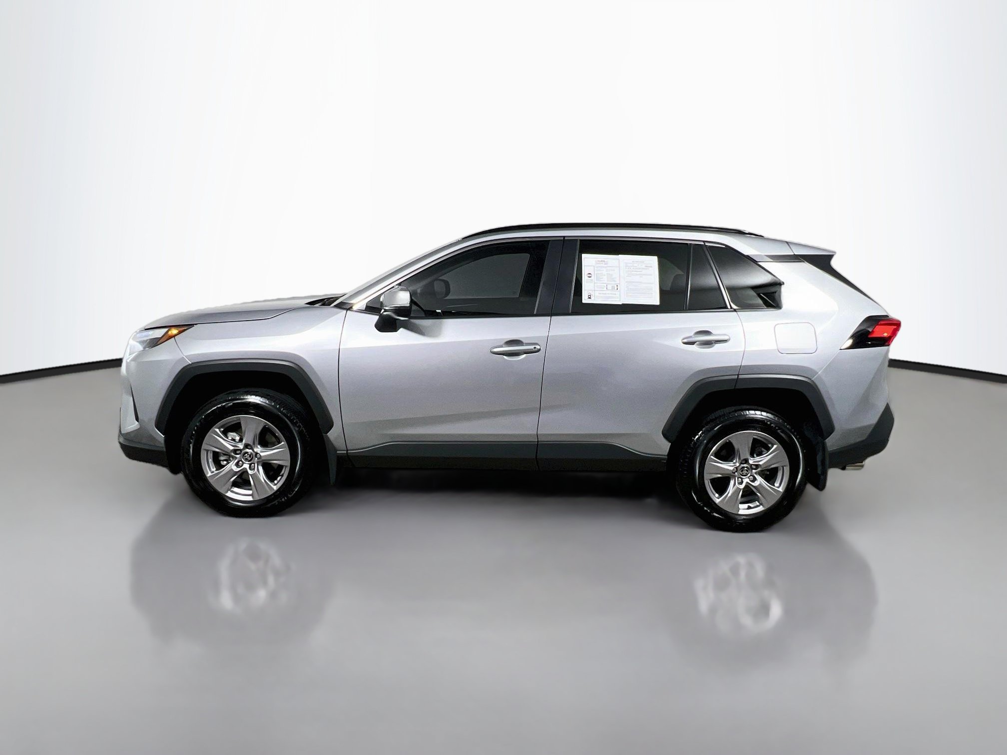Used 2025 Toyota RAV4 XLE w/ Convenience Package FWD image 9