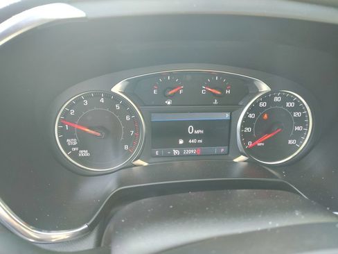 Used 2025 Chevrolet Blazer LT FWD image 2