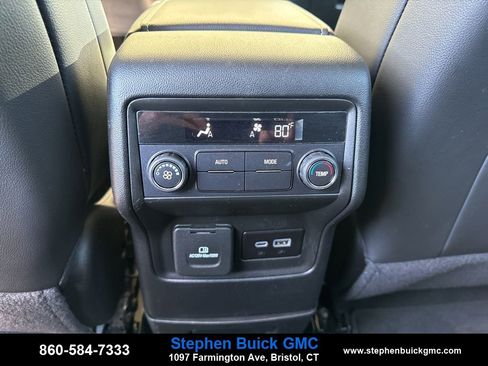 Used 2023 GMC Acadia SLT image 11